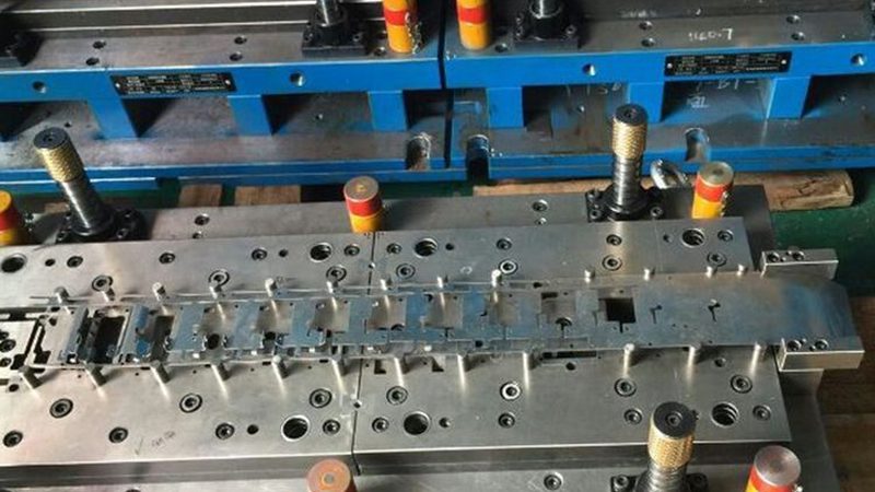 深圳拉伸模具定制：价格背后的技术考量**