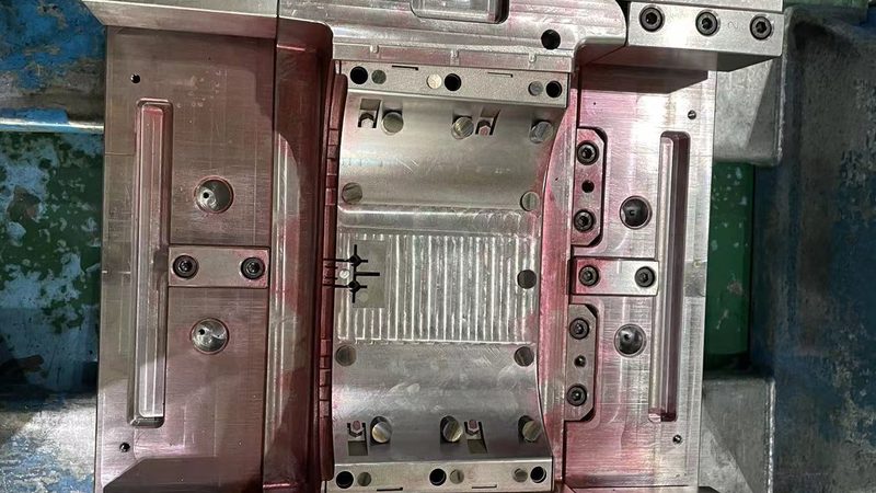 双色注塑模具：加工工艺揭秘与报价考量**