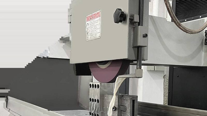双色模具毛边处理：揭秘高效工艺与关键要点