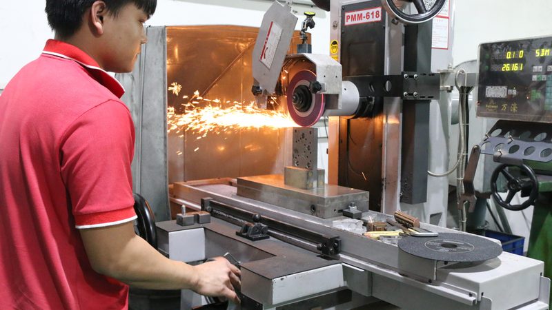 揭秘吸塑模具：十大品牌与十大厂家背后的故事**